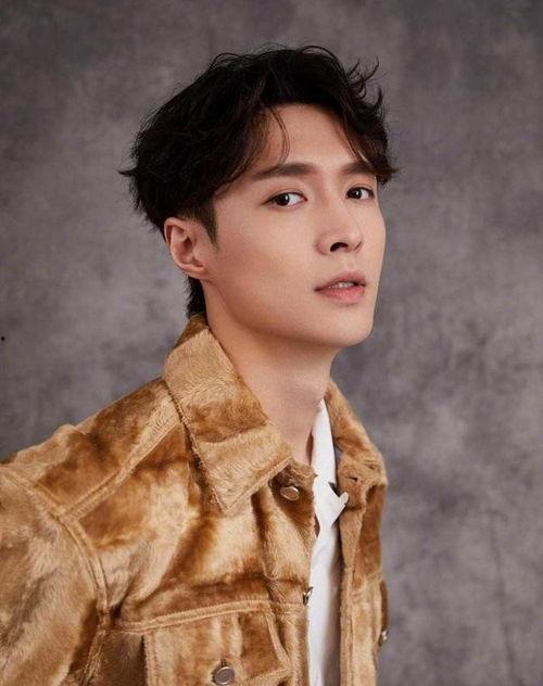 娱乐圈吃瓜元素表张艺兴,娱乐圈吃瓜达人,揭秘明星幕后故事
